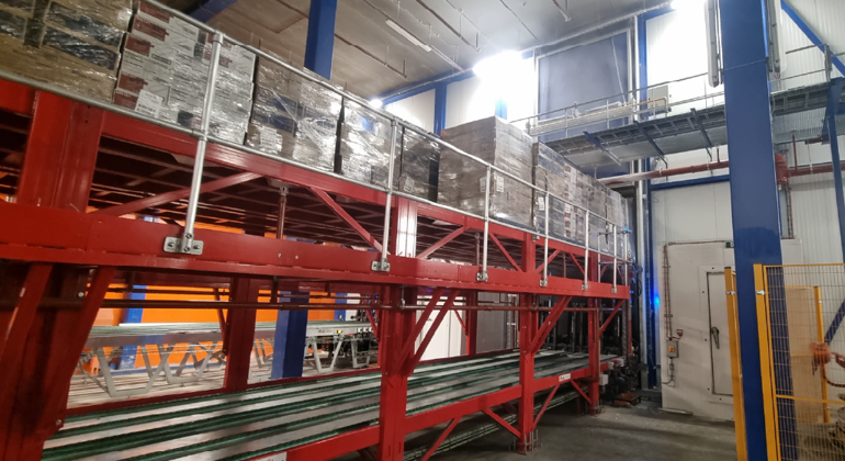 Double Decker Automated Trailer Loading Cold Chain Warehouse