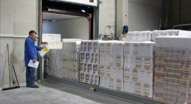 Slipchain Unloading Palletised Beverage