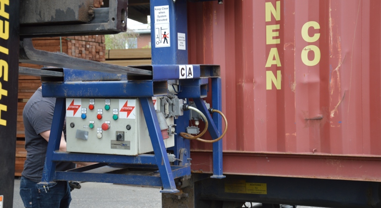 Container Lifting (30)