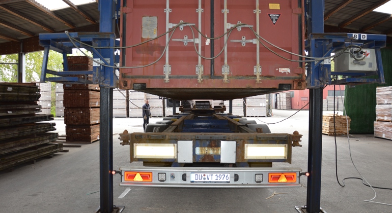 Container Lifting (9)