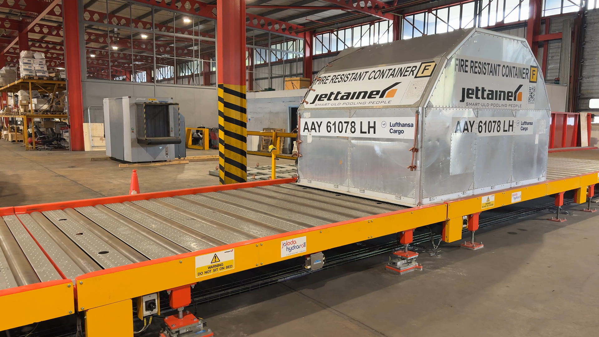 ULD Moving On Powered Rollerbed