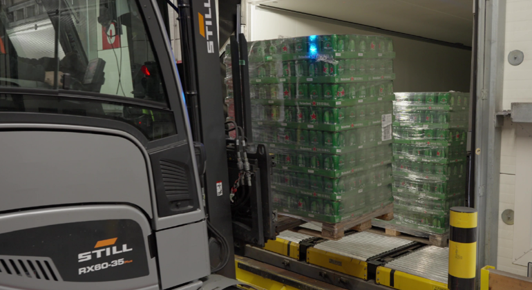 MF Palletised Beverage Trailer Loading