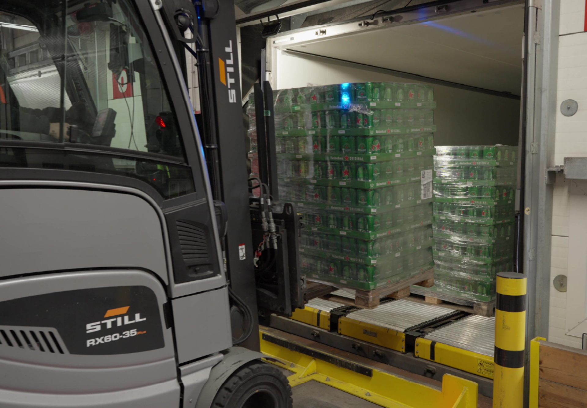 MF Palletised Beverage Trailer Loading