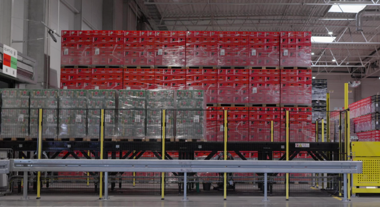 MF Palletised Beverage Unloading