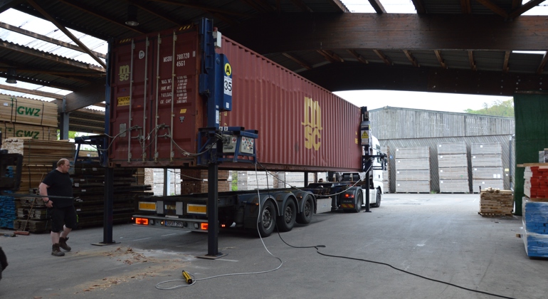 Container Lifting (24)