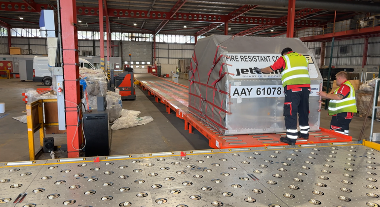 ULD Pushed Along Rollerdecks