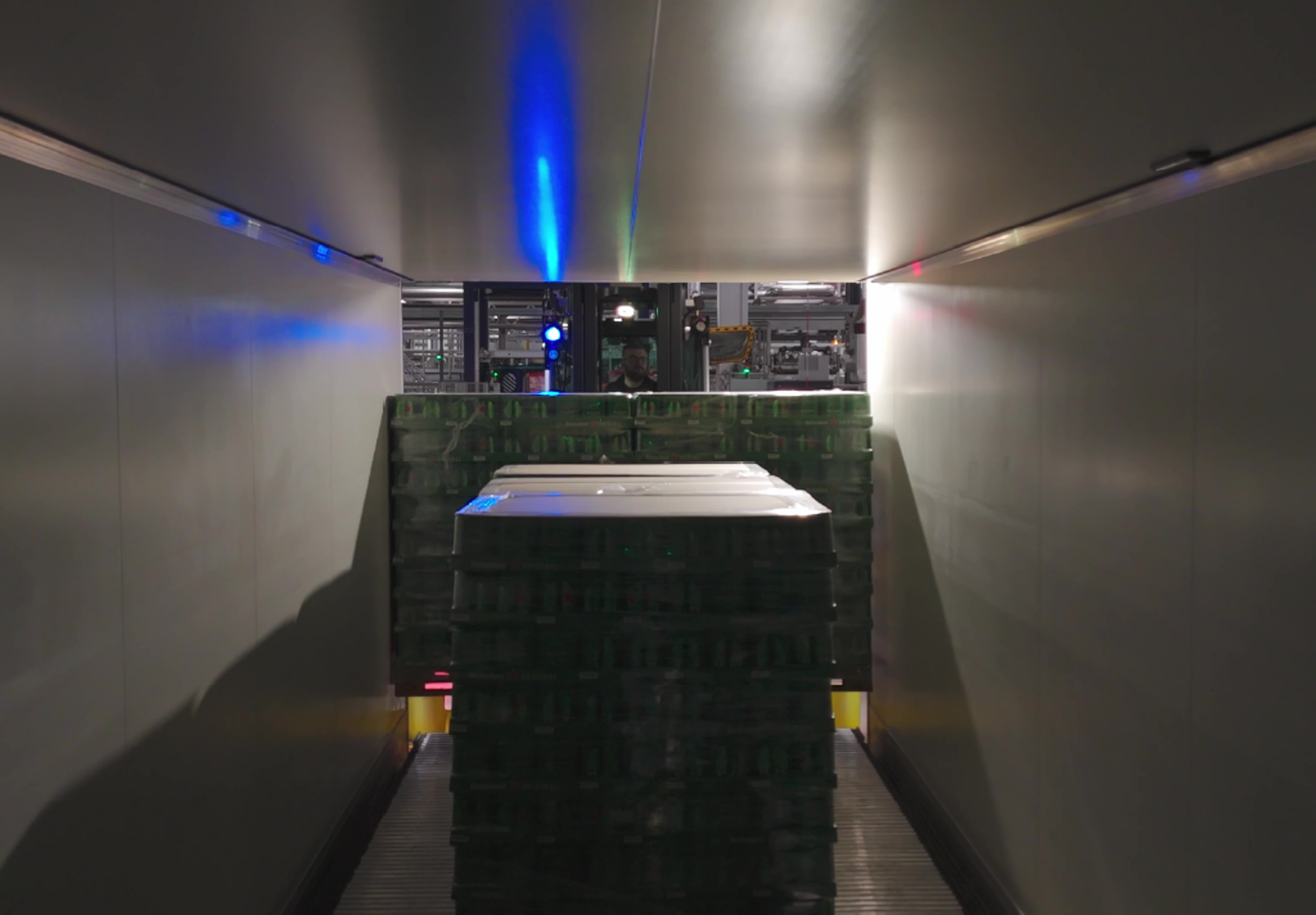 MF Palletised Beverage Trailer Loading 2
