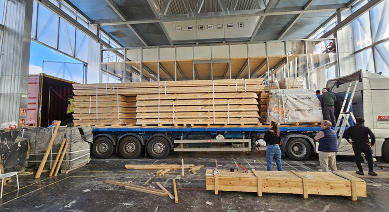 Hydraulic Container Loading Woho Wood (2)